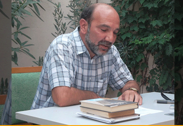 İstanbulda tanınmış yazar evində yanaraq öldü