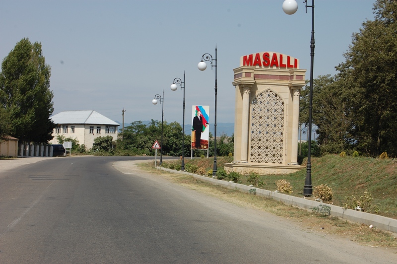 Masallıda AĞACYEYƏNLƏR İŞ BAŞINDA... - Yerli ekologiya idarəsinin ÇƏTİRİ ALTINDA...