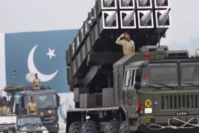 Pakistan Hindistanda bir aviabazanı sıradan çıxarıb