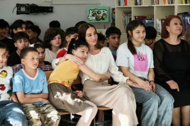 Arzu Əliyeva “Ümid Yeri” Uşaq Sığınacağını ziyarət edib