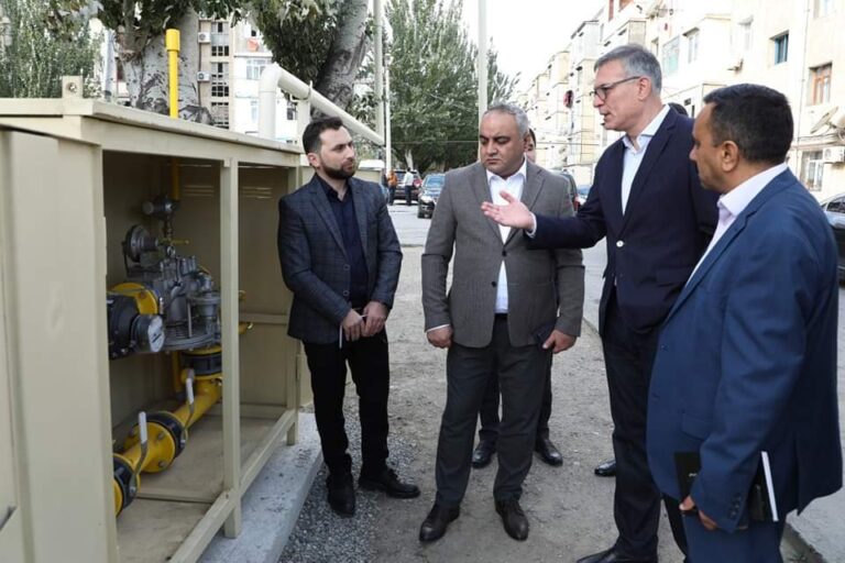 "AZƏRİQAZ"IN KABİNETDƏ ŞTAT YAZAN MƏMURLAR... - Bir şöbəyə 15, digərinə 8, vacib şöbəyə isə bir mühəndis...