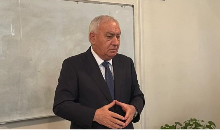 Füzulinin icra başçısı Alı Alıyev Şəhid Milli Qəhramanın oğlunu toprağını əlində alır?-Şikayət