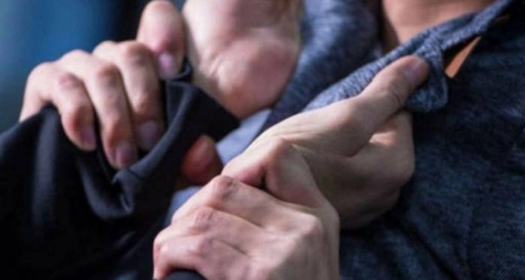 Sosial yardımı kəsilən ailə DSMF əməkdaşlarına hücum etdi