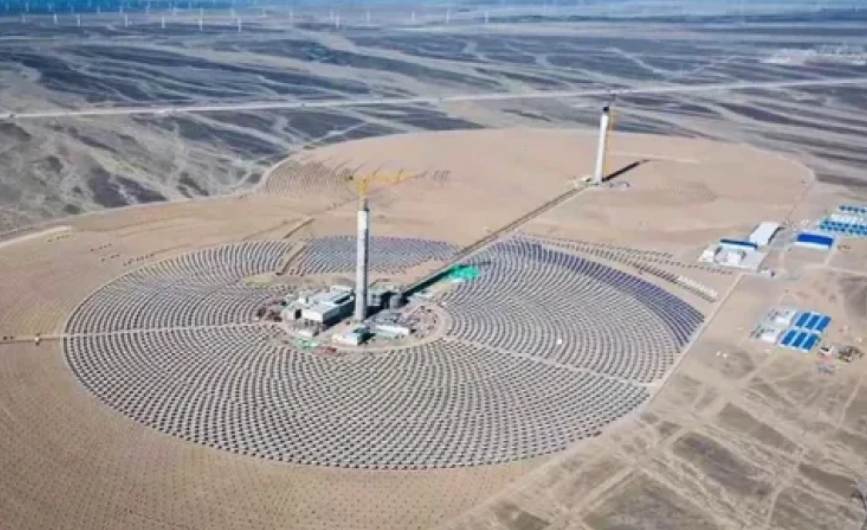 Çin dünyada ən böyük günəş elektrik stansiyasını tikir
