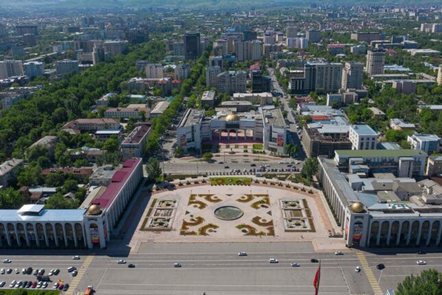 Azərbaycan dili müəllimlərinin nəzərinə: bu ölkədə iş var – Əməkhaqqı isə…