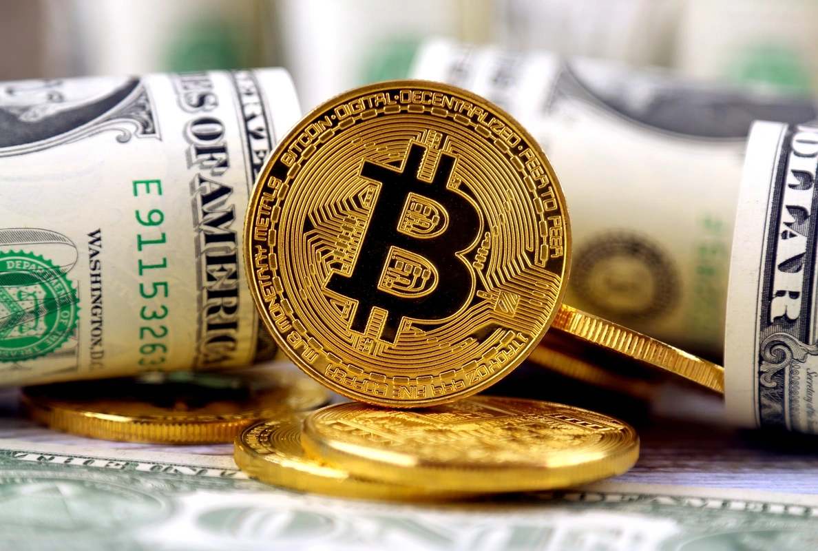 Yatan nəhəng oyandı: Naməlum sahibkar 11 il sonra 138 dəfə bahalaşan "Bitcoin"ləri köçürdü