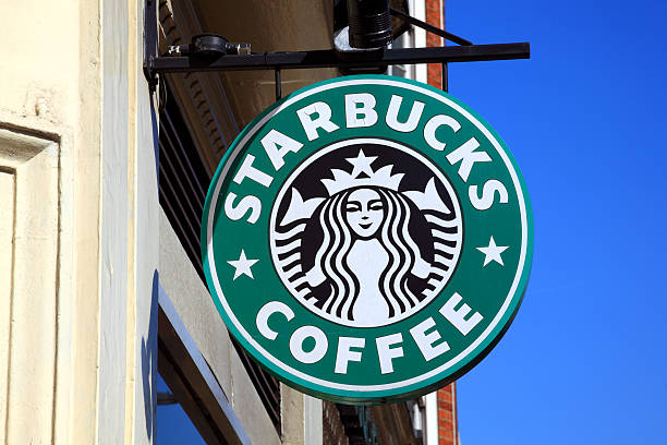 “Starbucks” yüzlərlə mağazasını bağlayır