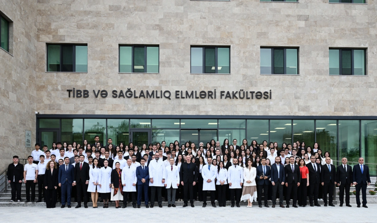 İlham Əliyev Qarabağ Universitetinin Klinikası binasının açılışında iştirak edib