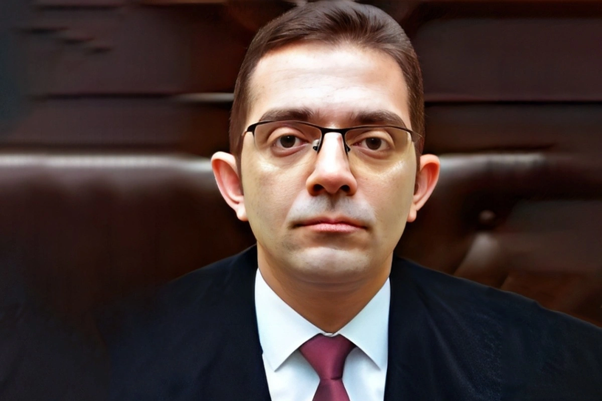 Hakim Anar Sadıqovun fəaliyyətinə xitam verilməsi məsələsi gündəmdədir