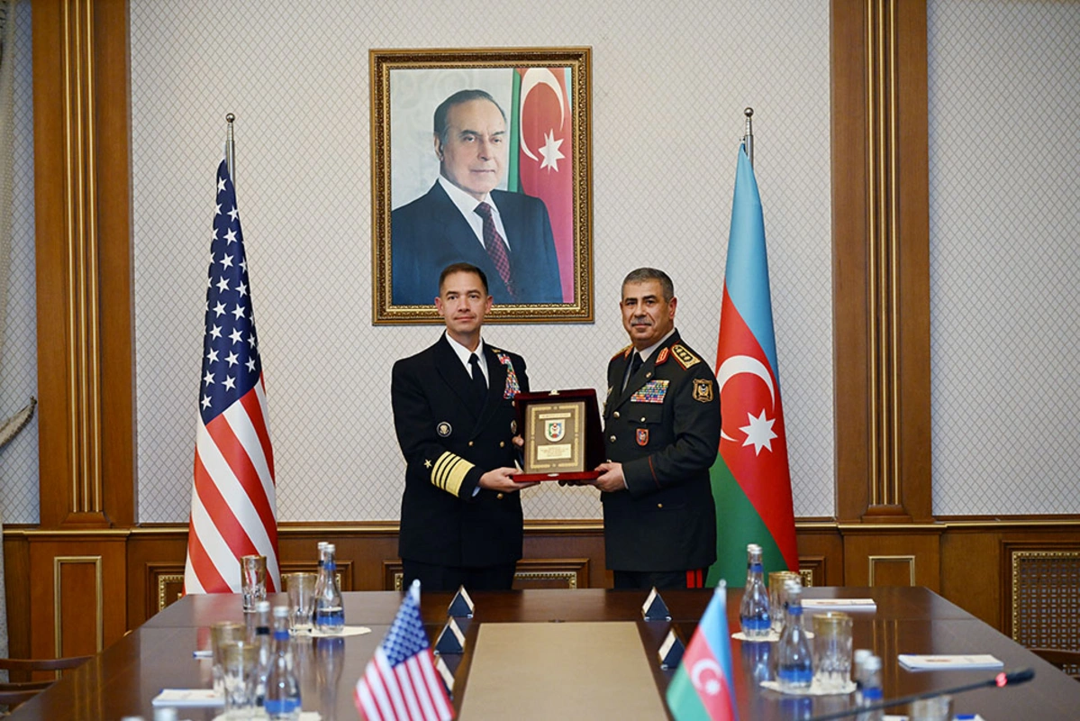 Azərbaycan müdafiə naziri ABŞ Mərkəzi Komandanlığının komandanı ilə görüşüb