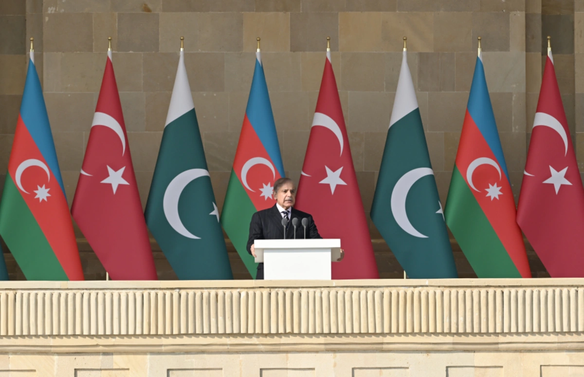 Pakistanın baş naziri: "Bu gün burada böyük vətənpərvərlik eşqi ilə möhtəşəm hadisəni qeyd edən güclü Azərbaycan xalqını görürəm"