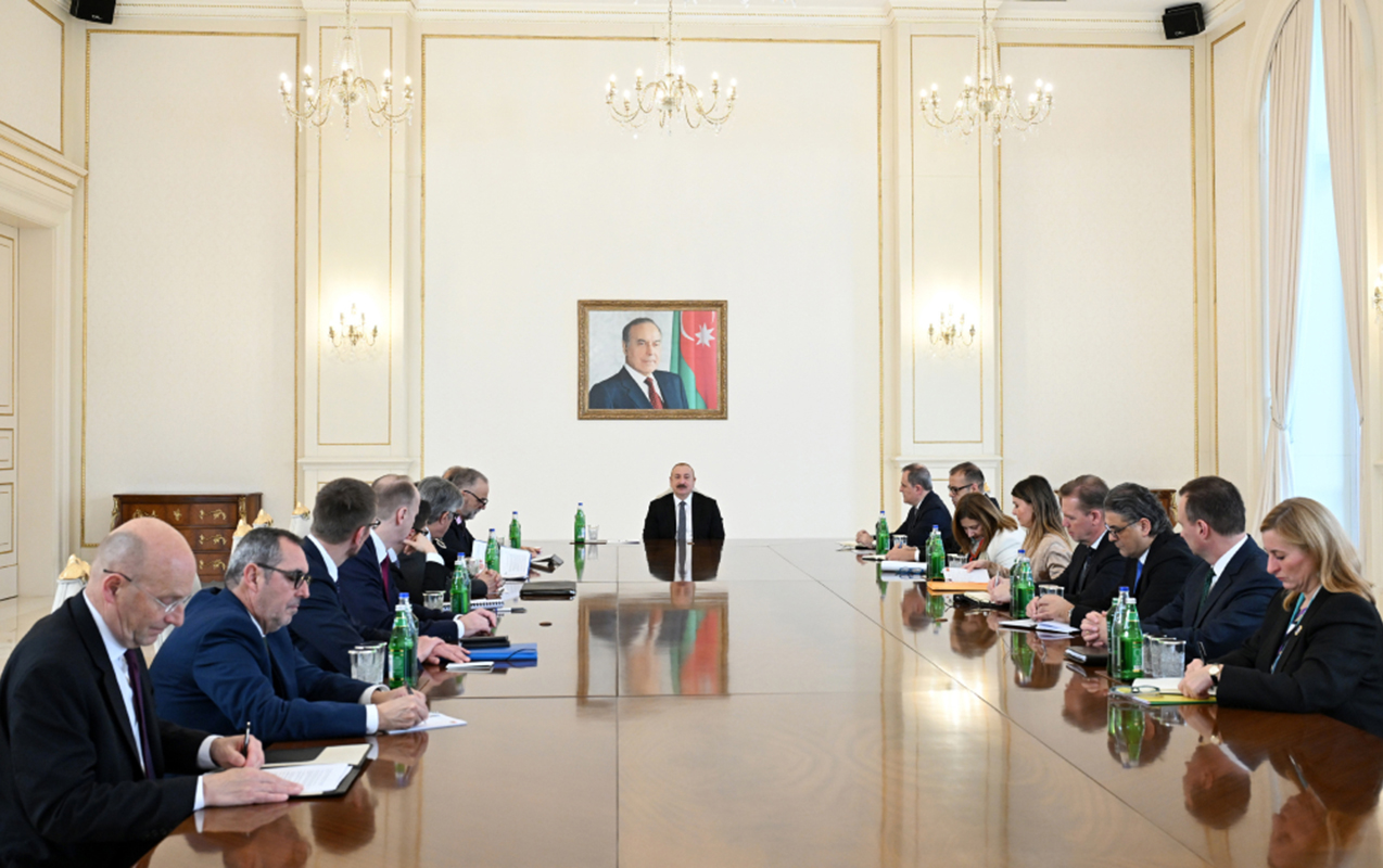 İlham Əliyev NATO nümayəndə heyətini qəbul edib