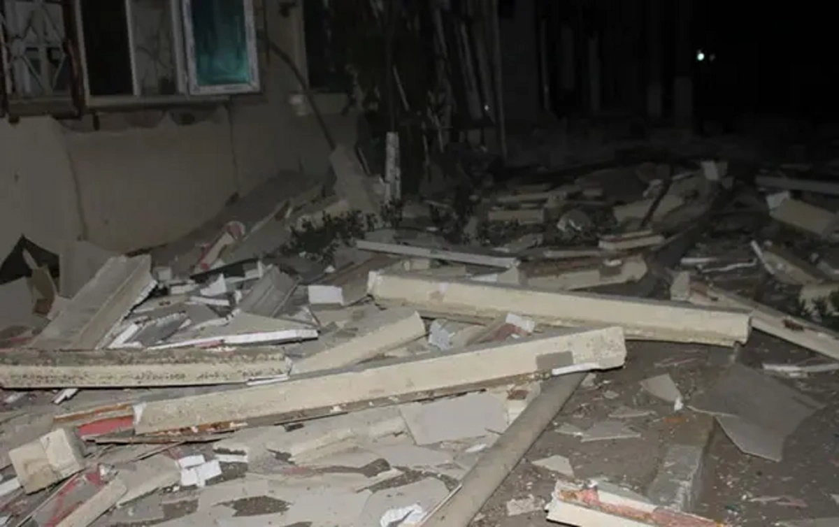 Goranboyda yaşayış binasında döşəmə çöküb: Üç nəfər xəsarət alıb, 60 ailə təxliyə olunub