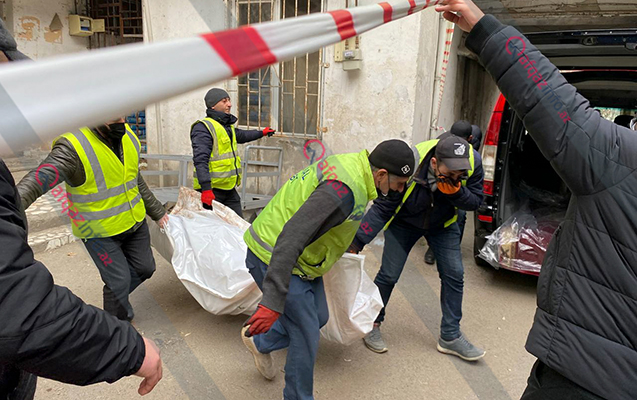 Küçədən qadın meyiti tapıldı