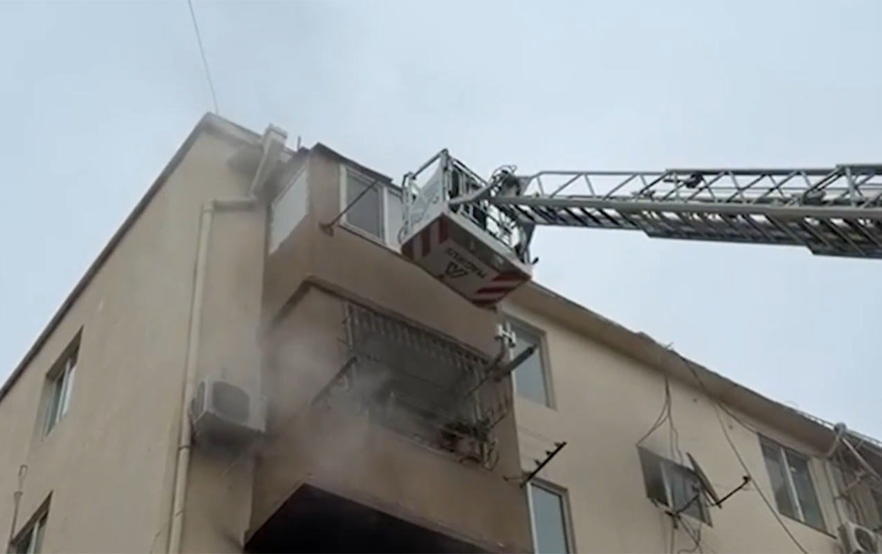 Bakıda yaşayış binasında yanğın - Sakinlər təxliyə olundu