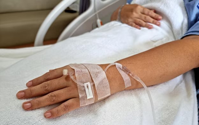 Məktəb pəncərəsindən yıxılan uşaq özəl xəstəxanaya yerləşdirildi