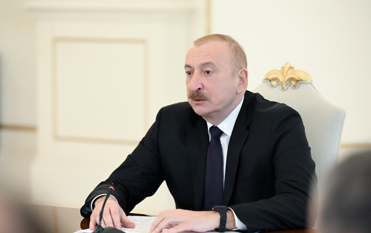 Prezident albaniyalı həmkarı ilə danışdı