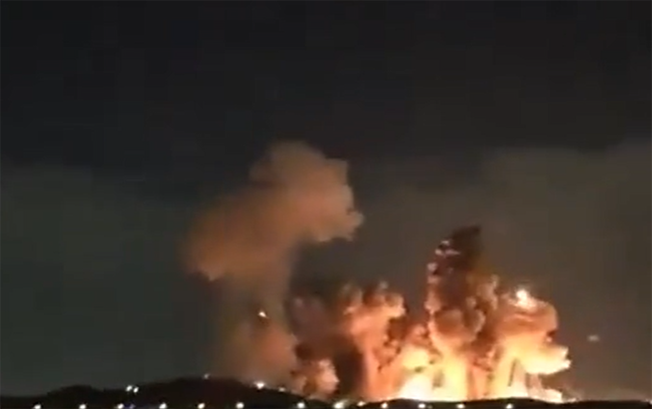 İsfahan bunker əleyhinə bombalarla vuruldu - Video