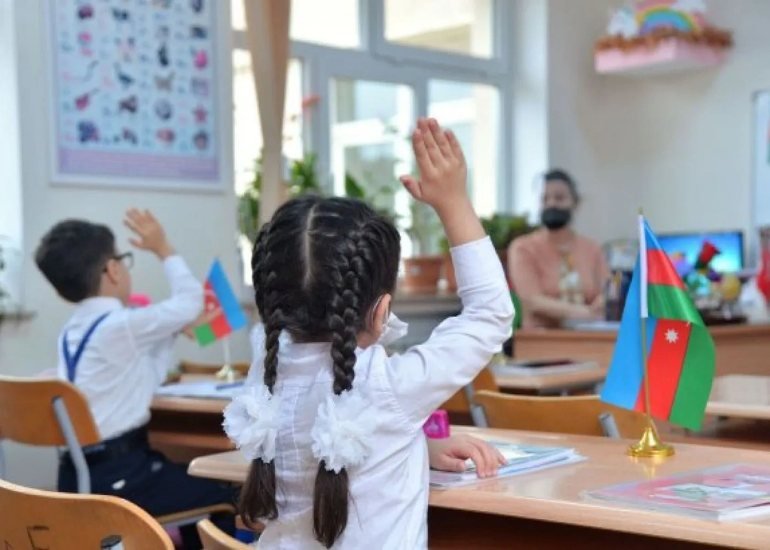Dövlət məktəblərində xarici dildə təhsil almaq üçün qəbul qaydası dəyişdi