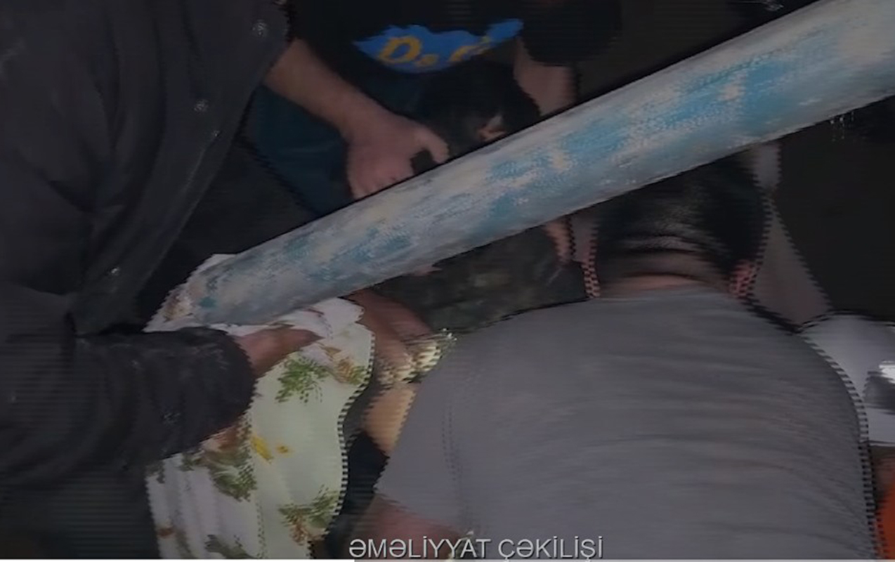 Sabunçuda ev çökdü - Dağıntılar altından belə çıxarıldı-Video