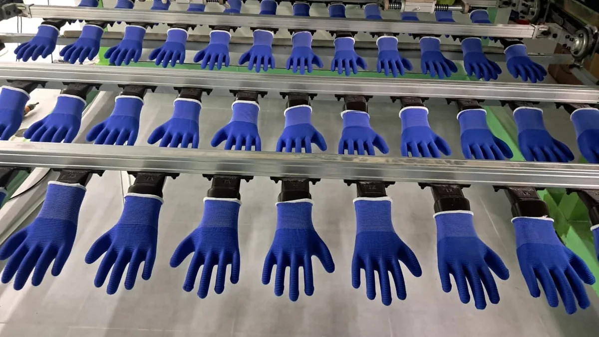 Xankəndidə 3.5 milyon manat investisiya ilə əlcək fabriki fəaliyyətə başlayıb - FOTO