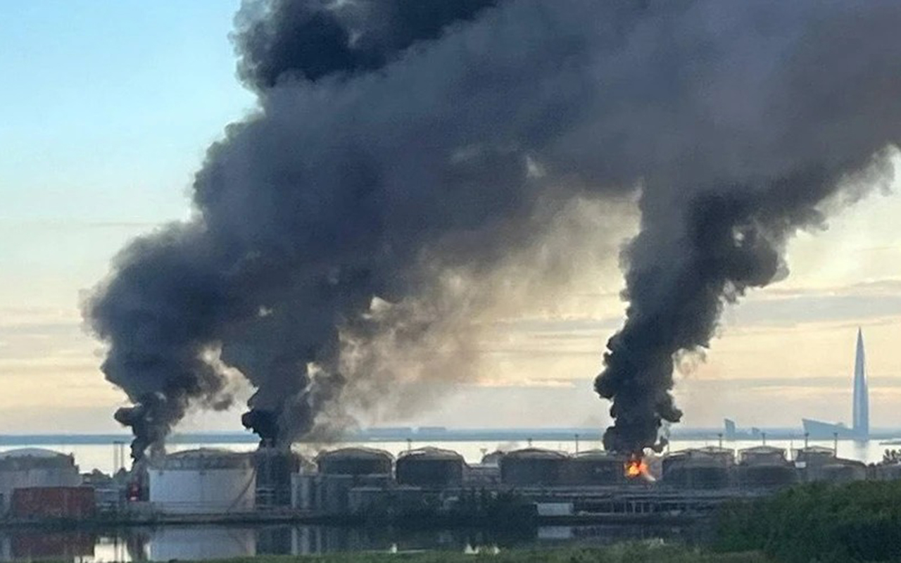 Sankt-Peterburqda neft terminalı vuruldu - Video