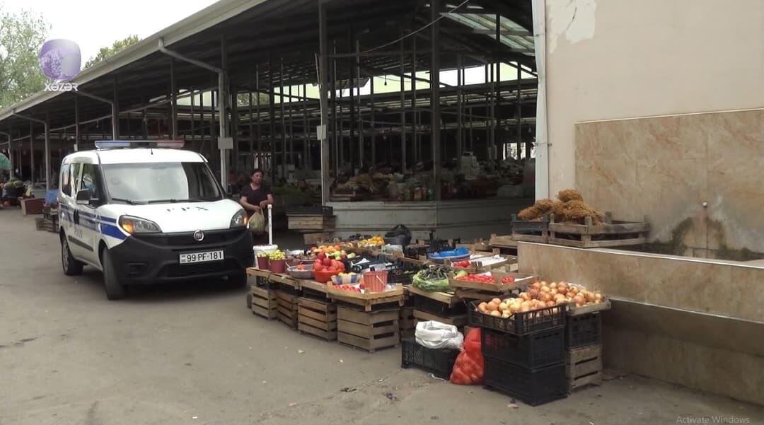 44 yaşlı kişi pula görə bazarın ortasında anasını bıçaqladı - (Video)