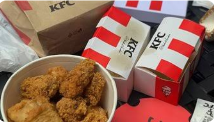 KFC-də müştəriyə bayat kartofu isidib verdilər – Foto