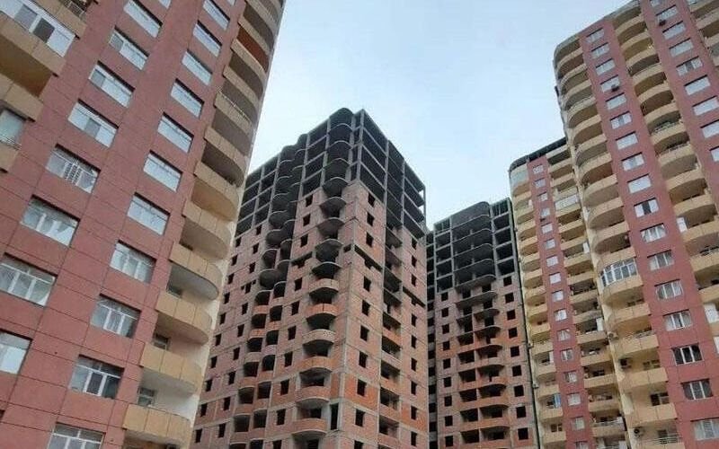 Bakıda yayılan bu görüntülər təəccüb doğurdu – Yeni binalarda nə baş verir?