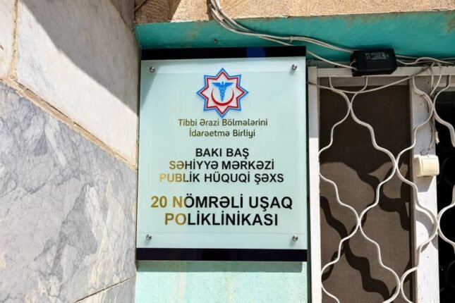 Uşaq Poliklinikasında qeydiyyat problemi: Vətəndaşlar yarım saat gözləyirlər