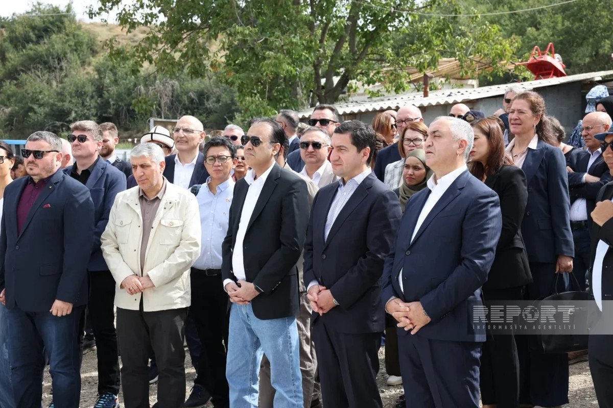 58 ölkə və 9 beynəlxalq təşkilatın 150 nəfərdən ibarət heyəti Qarabağ bölgəsində... - Hikmət Hacıyevin müşayiəti ilə