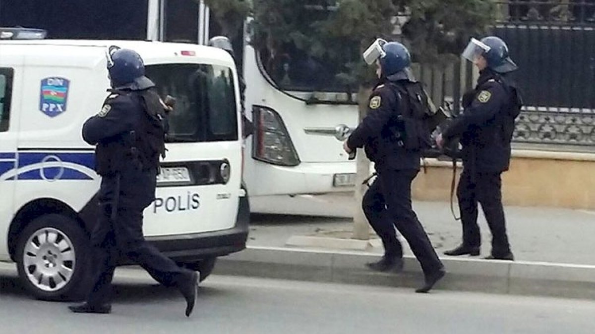 Polis gün ərzində 114 nəfəri saxlayıb