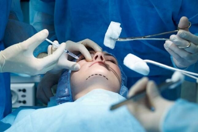 Azərbaycanda fəaliyyətinə icazə verilən plastik cərrahların sayı 51-ə çatdı – Tam siyahı