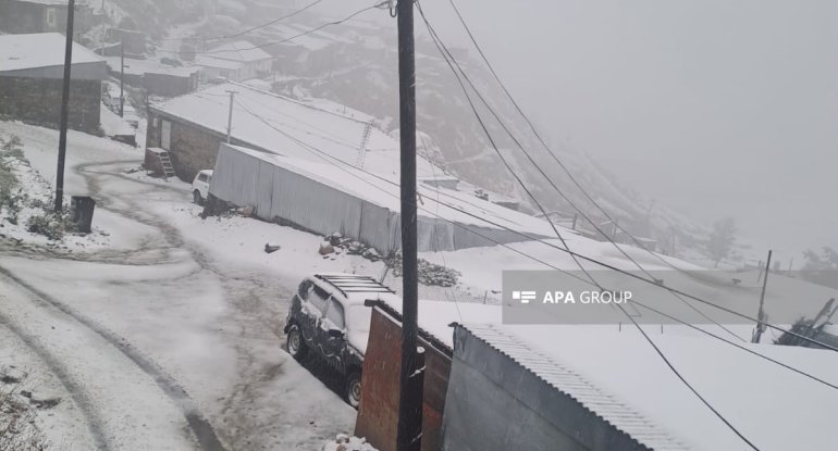 Qubanın Xınalıq kəndinə qar yağıb
