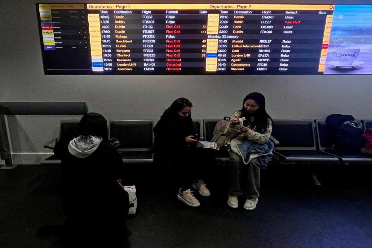 Böyük Britaniyada güclü fırtına: 1500-dən çox aviareys gecikdi