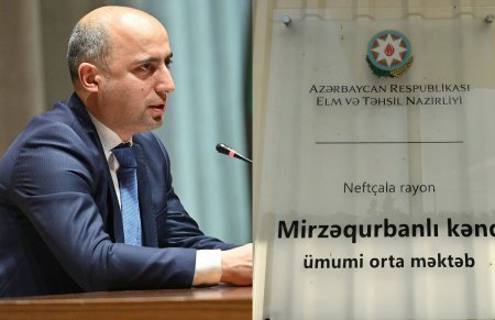 Neftçalada 30 şagird müəllimsiz qalb - Direktor uşaqları evə göndərir