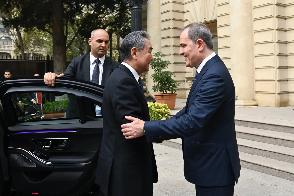 PEZİŞKYANDAN QIRĞIZISTANDA MARAQLI JEST