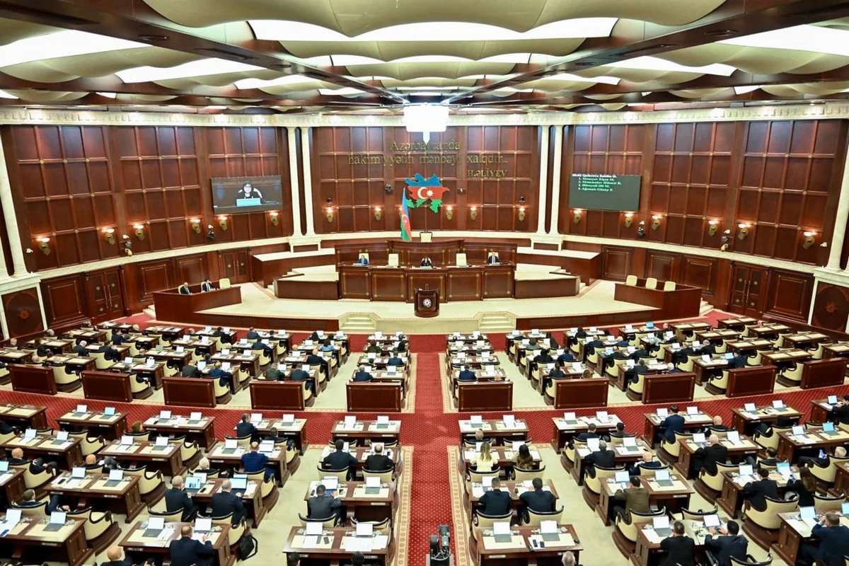 Milli Məclis İlham Əliyev və Mehriban Əliyevaya təbrik məktubları ünvanlayıb